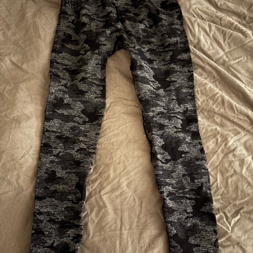 Gymshark Camouflage Leggings - Black and Gray